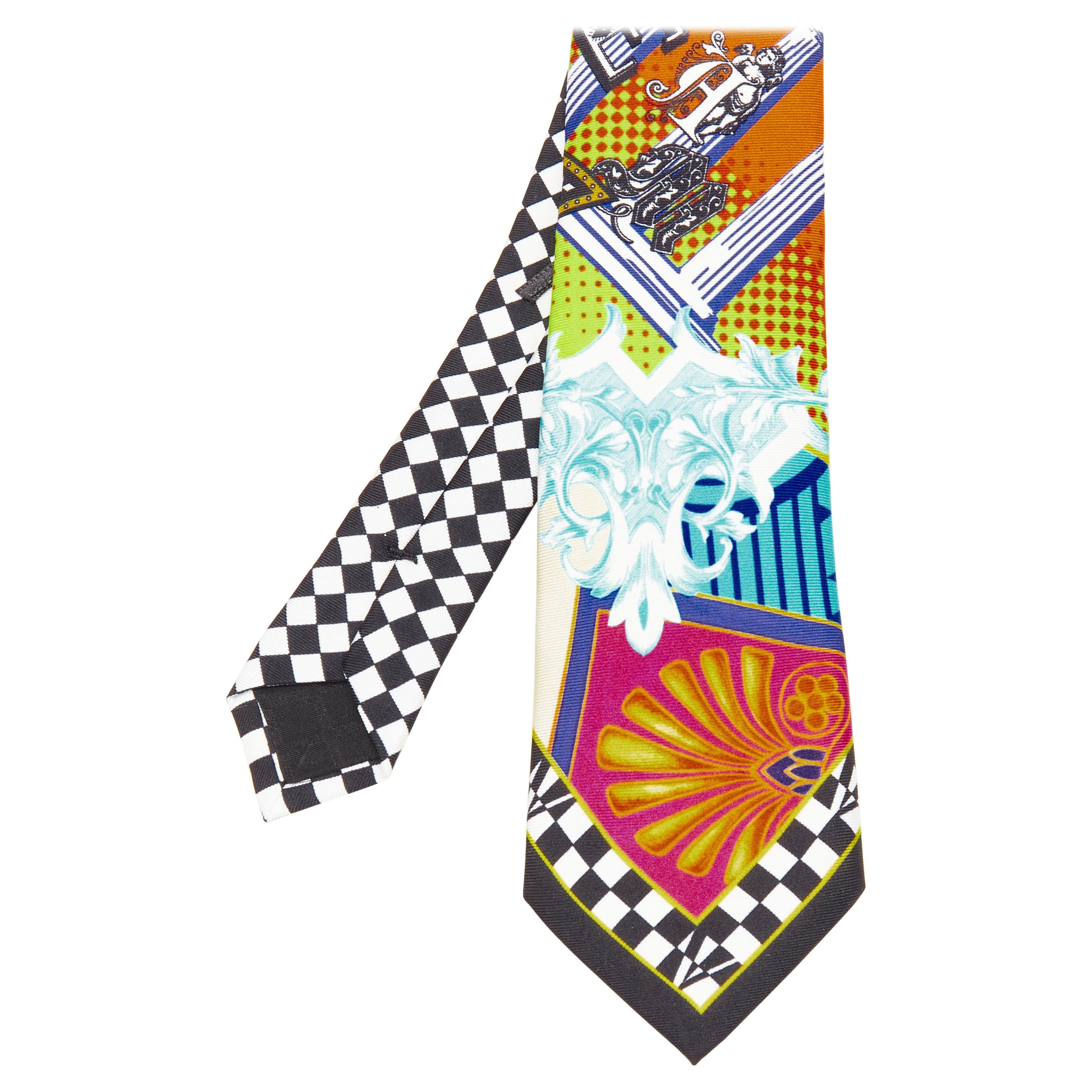 Versace - Cravate en soie imprimée Pop Temple à imprimé hommage vintage, état neuf, ICR7001 A236195 A7000