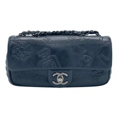 Chanel Edelsymbole Klappe aus geprägtem Leder