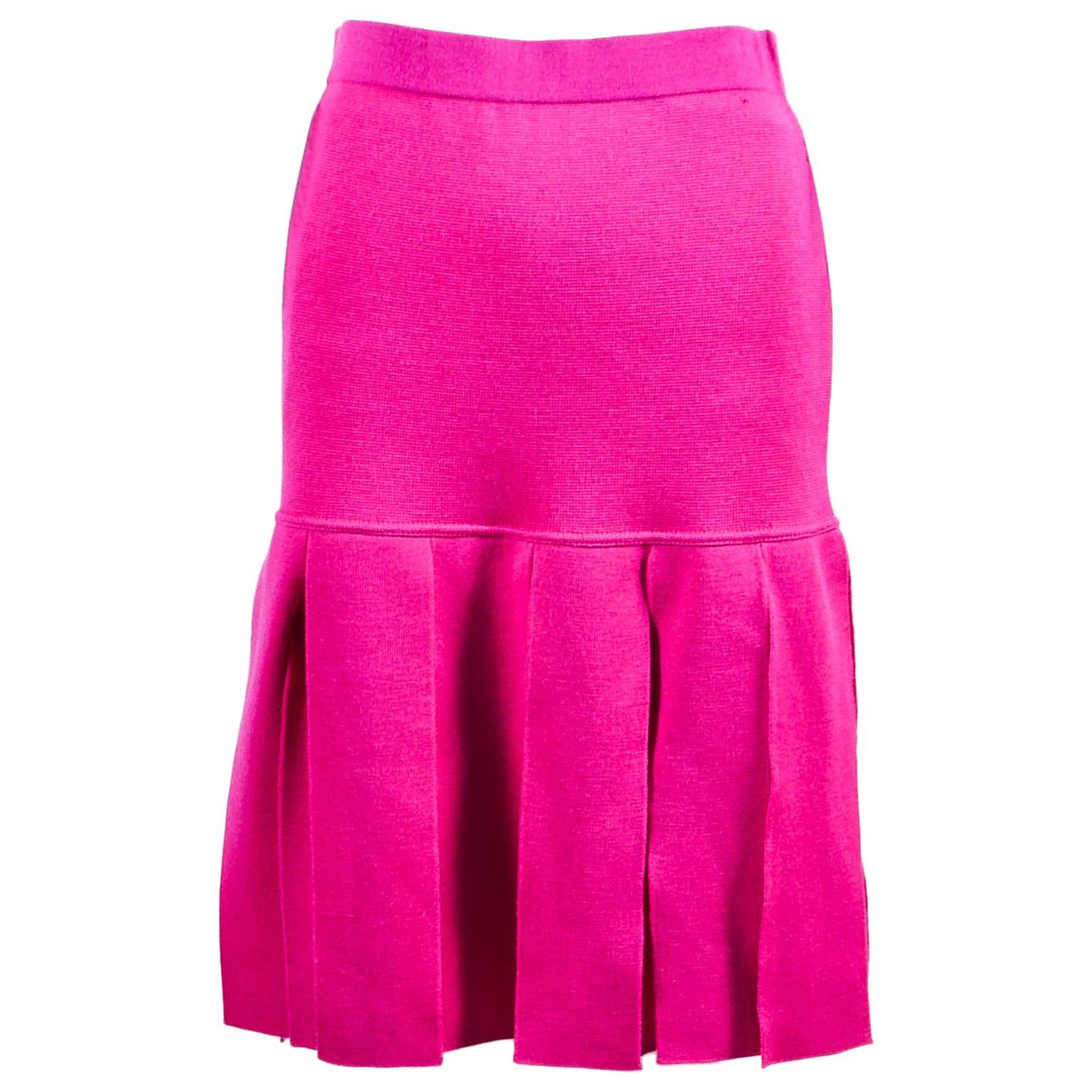 Vintage Chanel Boutique Magenta Pink Wool Knit Pleated Knee Length Skirt SZ 40 For Sale