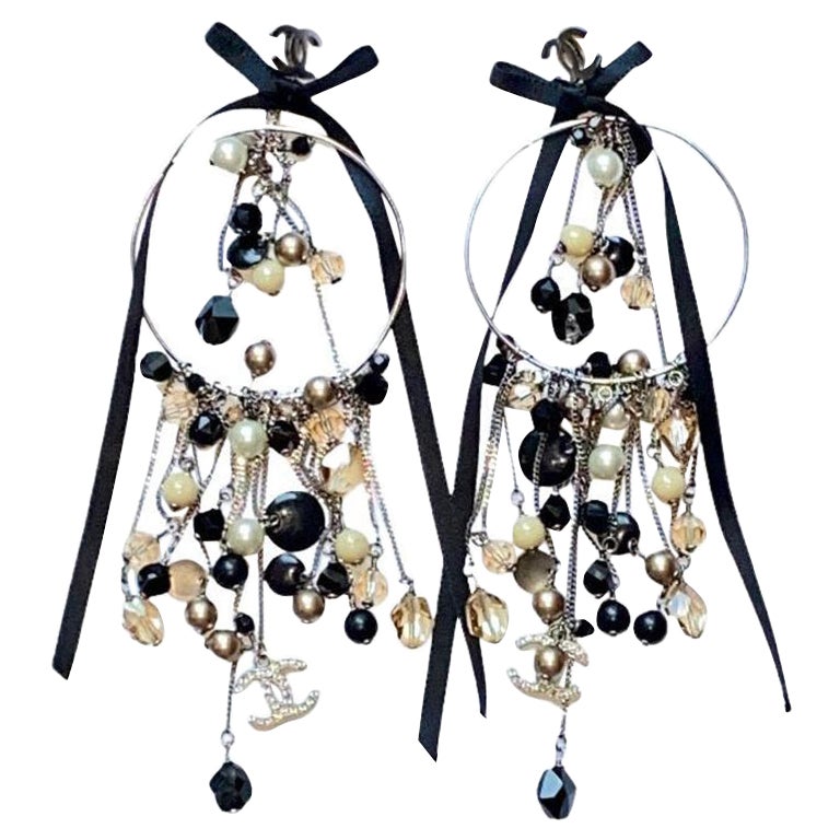 Chanel Autumn 2016 Collection 7" Hoop, perle,  Boucles d'oreilles à franges en cristal et ruban  en vente