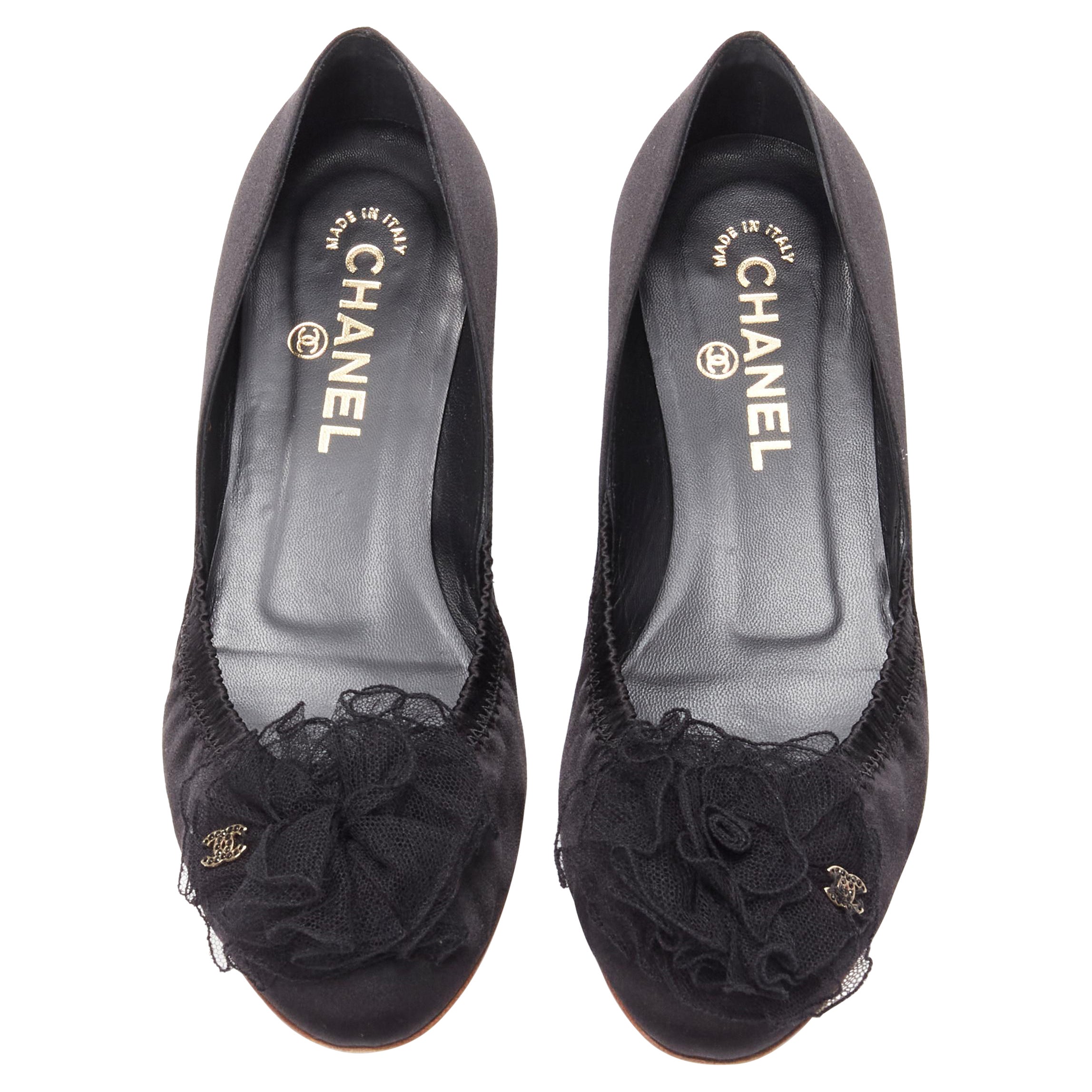 CHANEL 08C G G25751 black lace Camellia floral gold CC ballerina flats EU37.5 For Sale