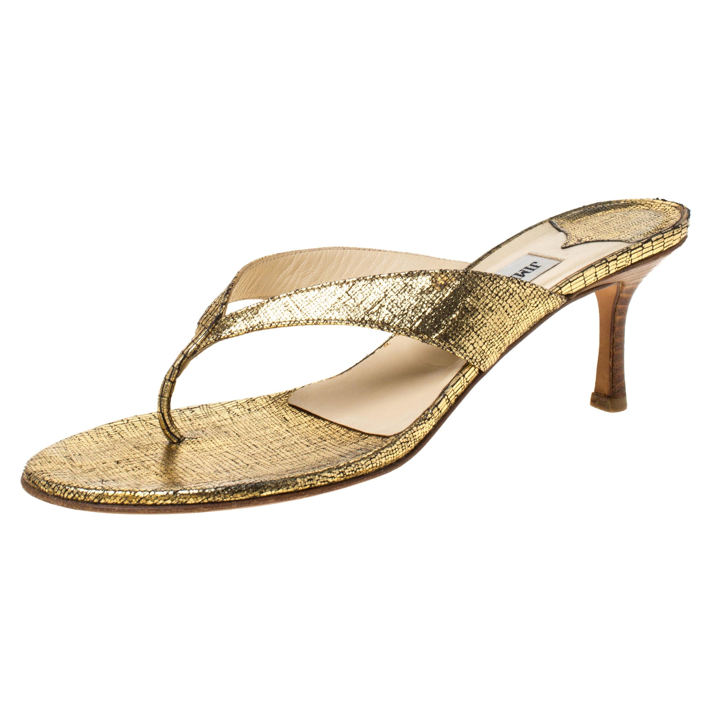 Jimmy Choo Gold Textured Leather Thong Wooden Heel Sandals Size 39.5 For Sale