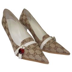 Gucci GG logo Summer shoes with medallion and chain  sz 8.5