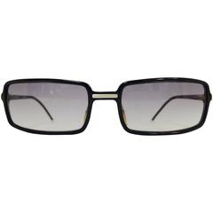 Chanel Kleine rechteckige Sonnenbrille mit grauer Tönung und Perlenbügelspitzen