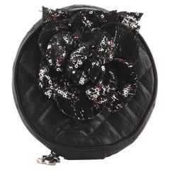 Chanel Kamelie Runde Hand Clutch Gesteppt Gealtertes Kalbsleder mit Pailletten
