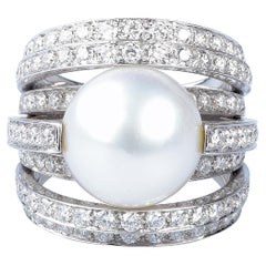 Beautiful Haute Joaillerie 18 carat white gold diamonds and pearl ring