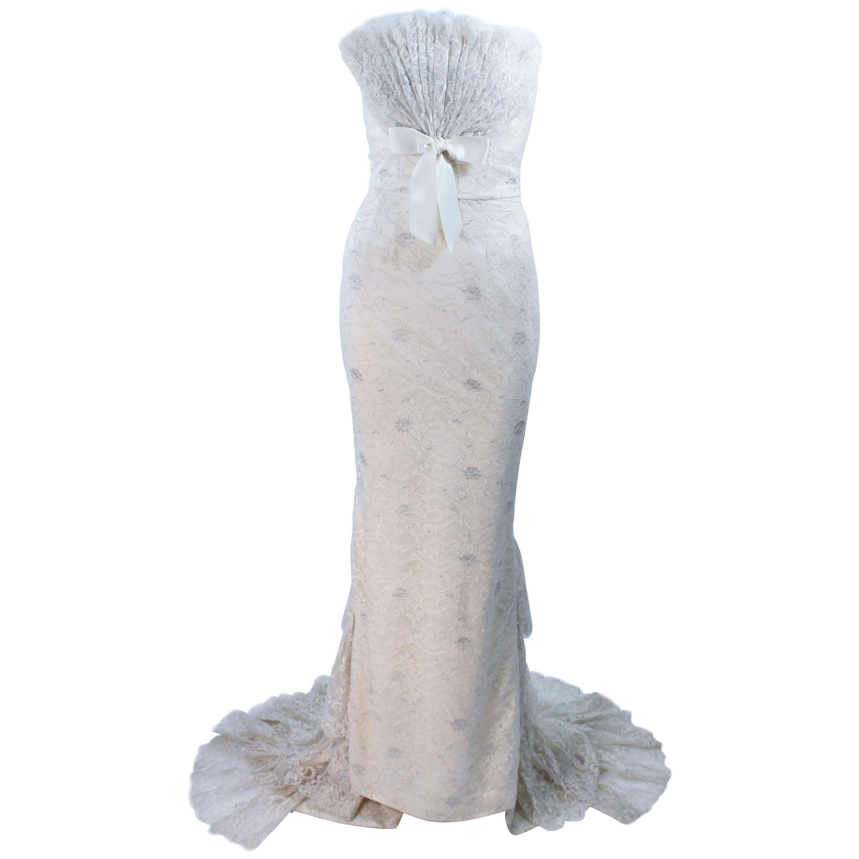 ELIZABETH MASON COUTURE "Vanilla Cloud" Robe de mariée en dentelle sur mesure en vente
