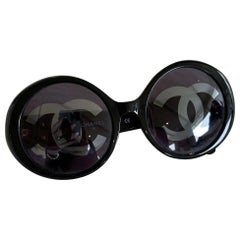 Chanel - Lunettes de soleil noires vintage emblématiques à monture CC, 1993