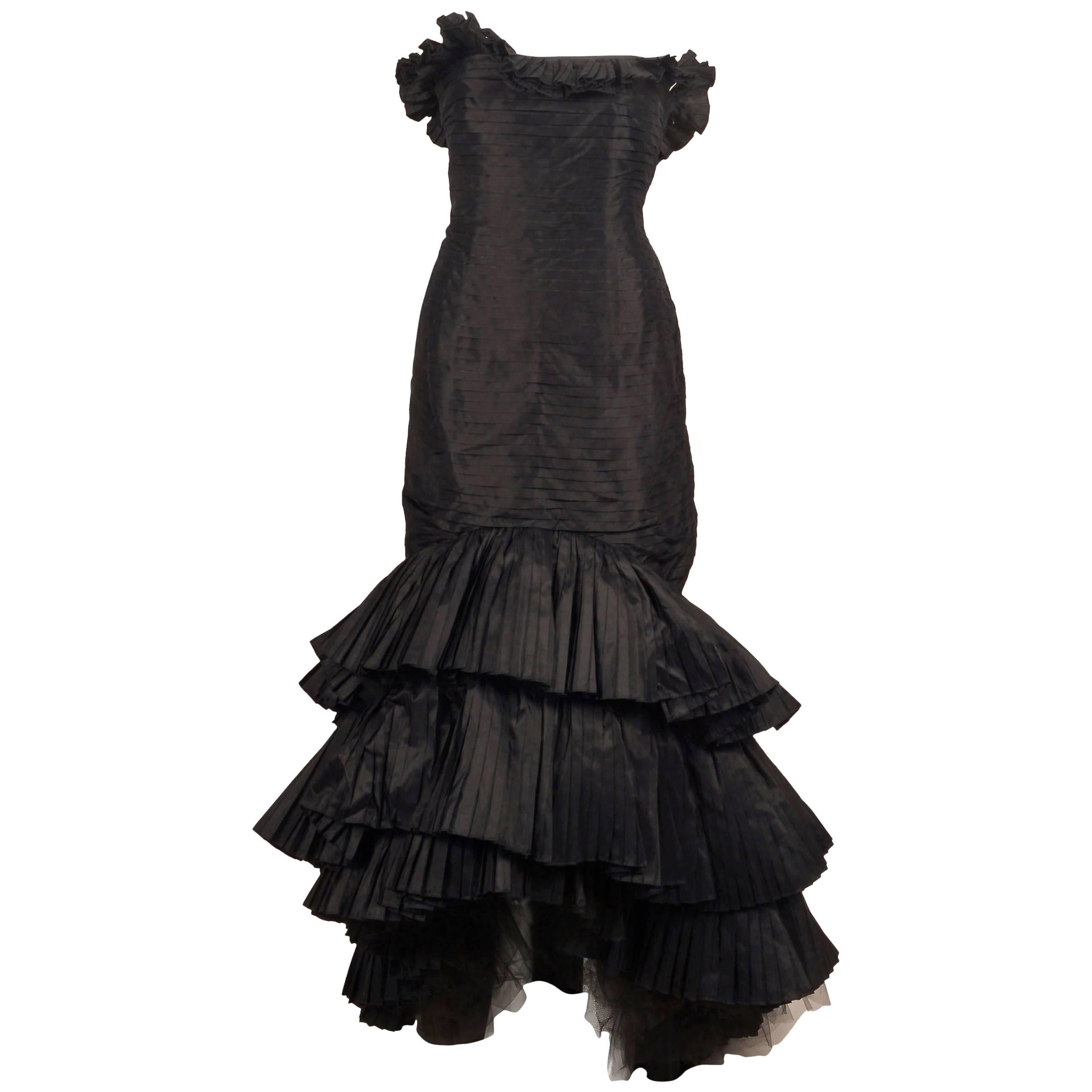 Oscar de la Renta Black Tiered Pleated Tulle Trim Strapless Mermaid Gown For Sale
