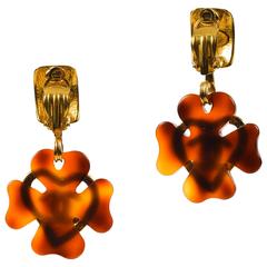 Vintage Chanel 95P Gold Tone Tortoise Resin 'CC' Heart Clover Clip On Earrings