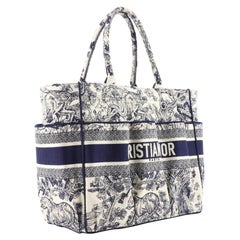 Christian Dior Catherine Tote Bag aus besticktem Segeltuch in Marineblau