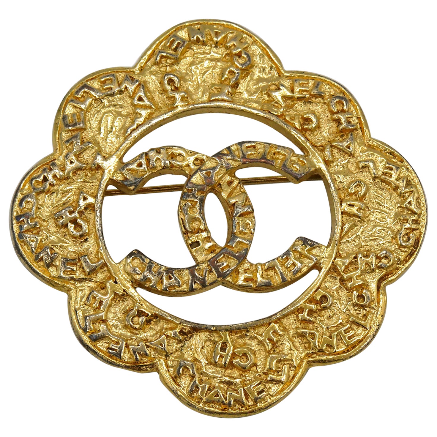 Chanel Broche vintage en polylobe doré avec logo CC, automne 1995