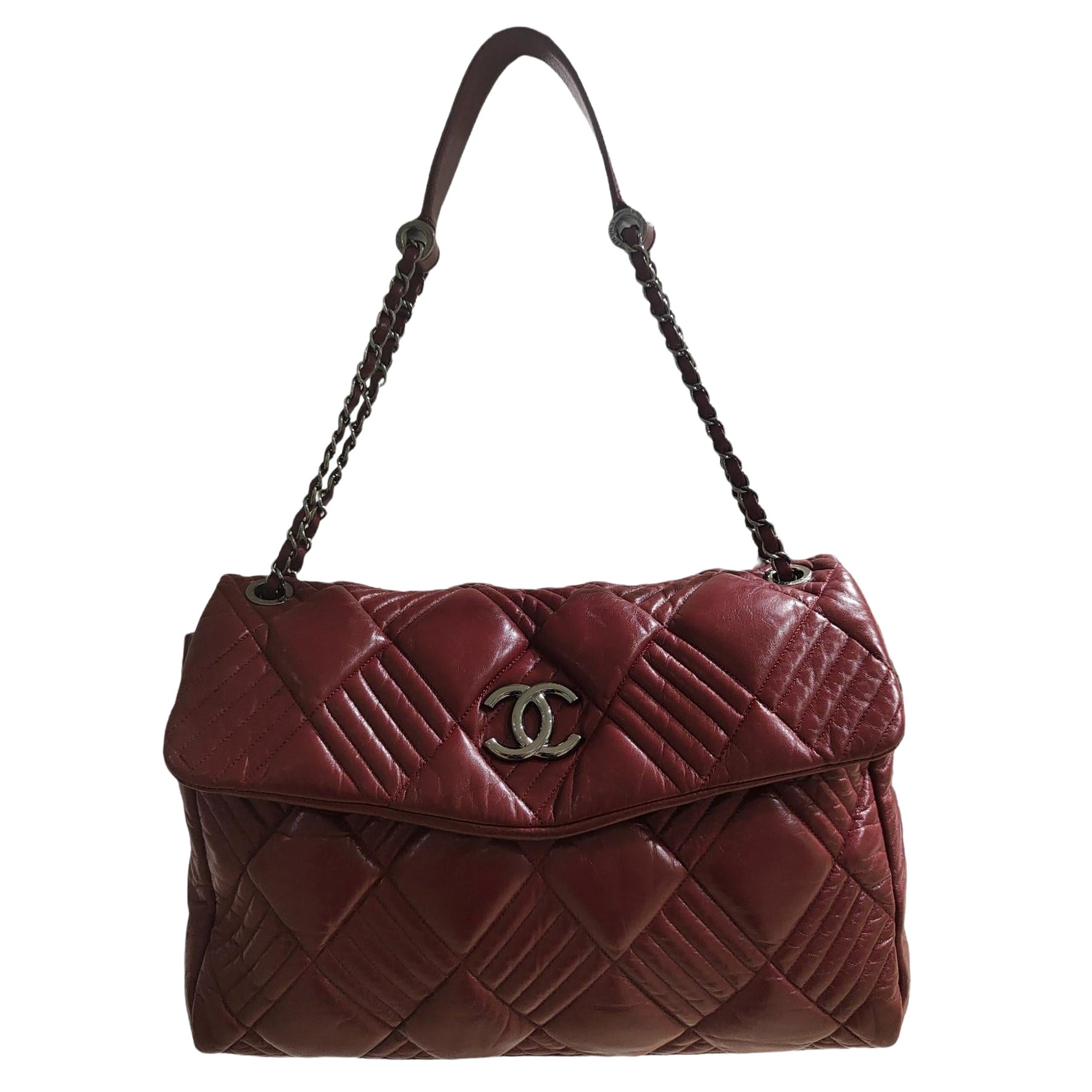 Chanel burgundy leather shoulder bag For Sale