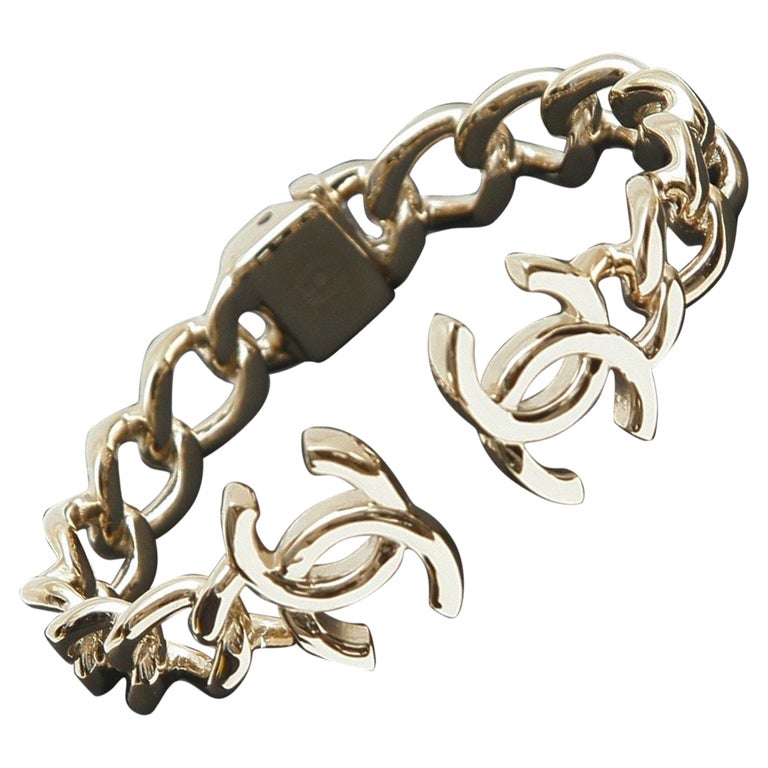CHANEL Gold Cuff Bracelet CC Logo Link Chain Bangle Jewelry 22C