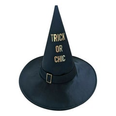 SS20 Moschino Couture Jeremy Scott Schwarzer Satin Witch Hut mit Gold Trick oder Chic