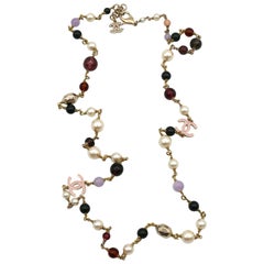Chanel CC Logos, Halskette mit mehrfarbigen Perlen und Kunstperlen, 2017