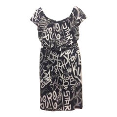 AW15 Moschino Couture Jeremy Scott Schwarzes/weißes Graffiti-Kleid mit Puffy-Kragen