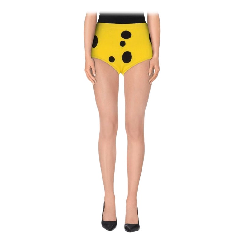 AW14 Moschino Couture Jeremy Scott Spongebob Shorts Yellow Size US 6 / IT 40 For Sale