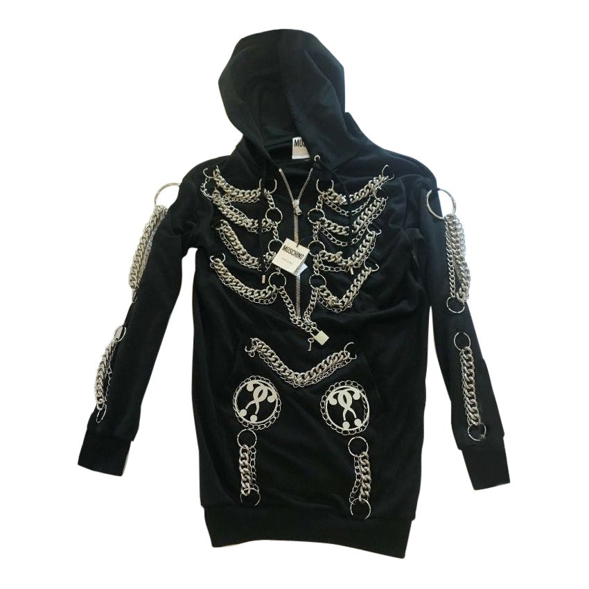 AW16 Moschino Couture Jeremy Scott Robe sweat-shirt à capuche noire avec anneaux en chaînes en vente