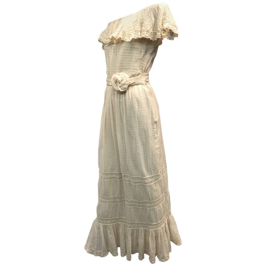 A gorgeous Oscar de la Renta 1960s three-piece sun dress ensemble:  Off the shoulder bodice piece has a ruffled elastic neckline. Pull-over style.  Fully lined. Skirt has zipper closure, two layers of under skirting and ruffled hem. Belt included. 