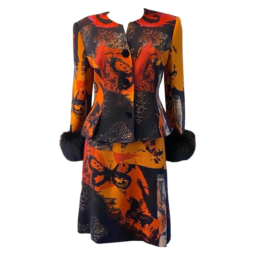 L'un des costumes les plus beaux et les plus différents du designer européen Louis Féraud. Fabriqué en Allemagne à partir d'un tissu métallique texturé italien avec une impression abstraite d'art moderne vibrante sur des oranges, rouges, noirs et