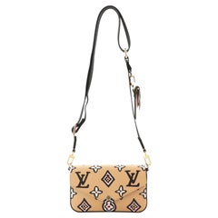  Louis Vuitton Felicie Strap & Go Handbag Wild at Heart Monogram Giant