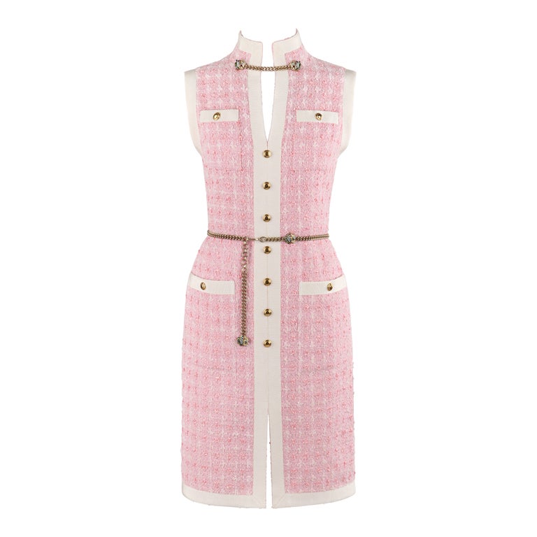 GUCCI S/S 2019 Pink White Gold Boucle Tweed Tiger Chain Belt Sleeveless Dress For Sale
