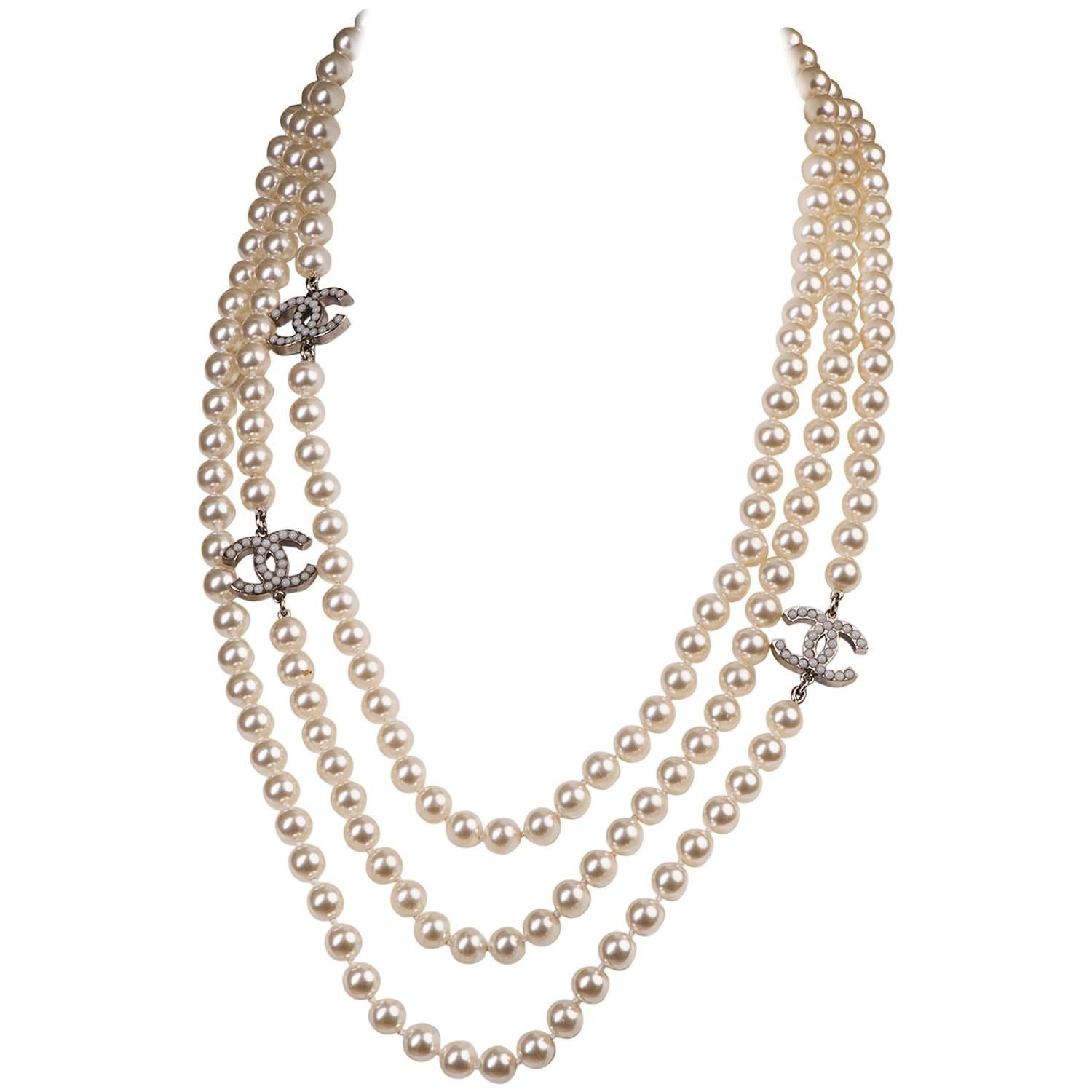 WOW Chanel 3-String Pearl Sautoir with 3-Inset Interlocking 'C's in Faux Pearl