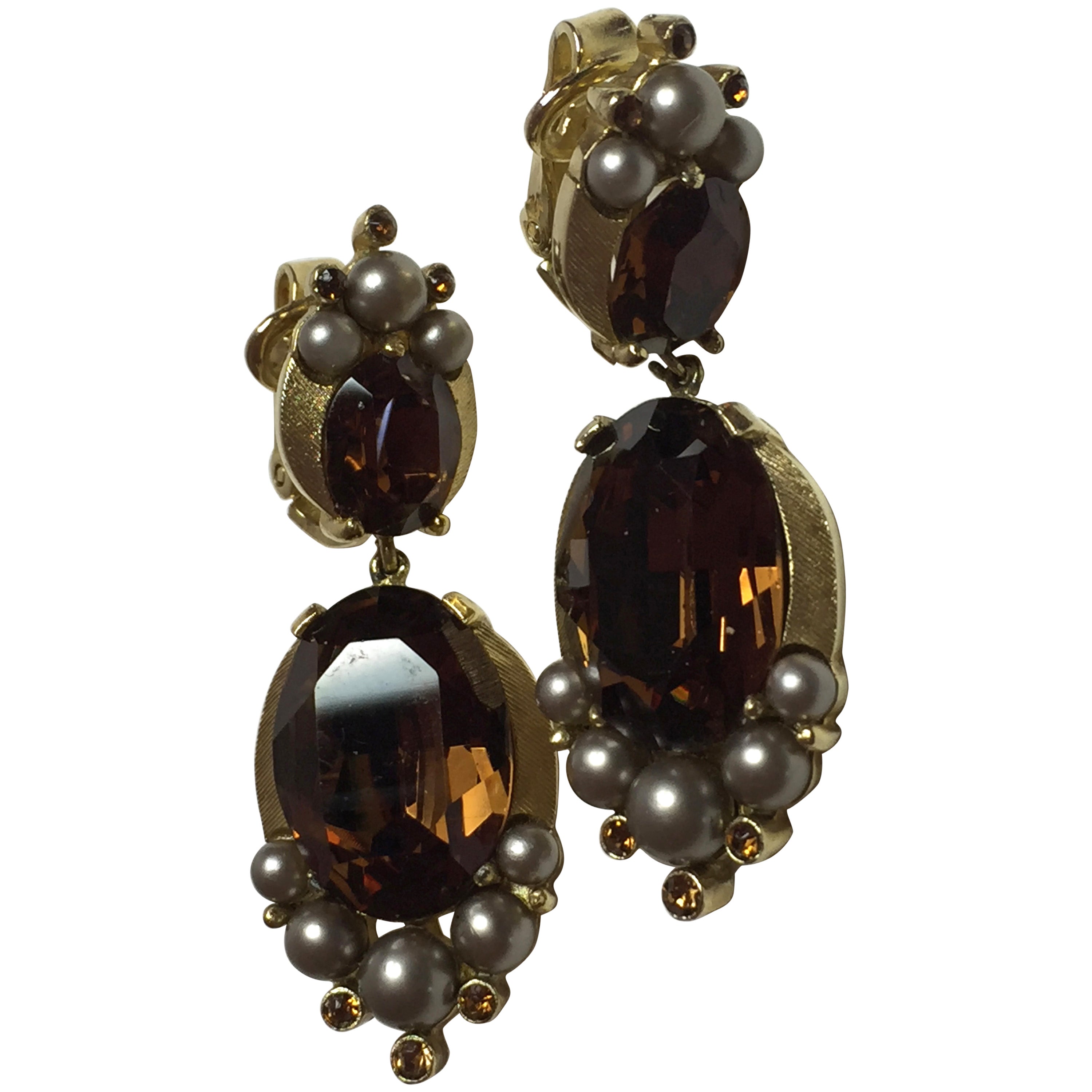 Glamorous 1950s TRIFARI Brushed Matte Goldtone Faux Topaz and Smoke Pearl  Earrings For Sale at 1stDibs