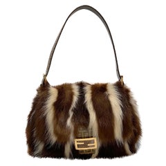 Fendi Gestreifte Skunkpelz-Handtasche (ca. 2000)