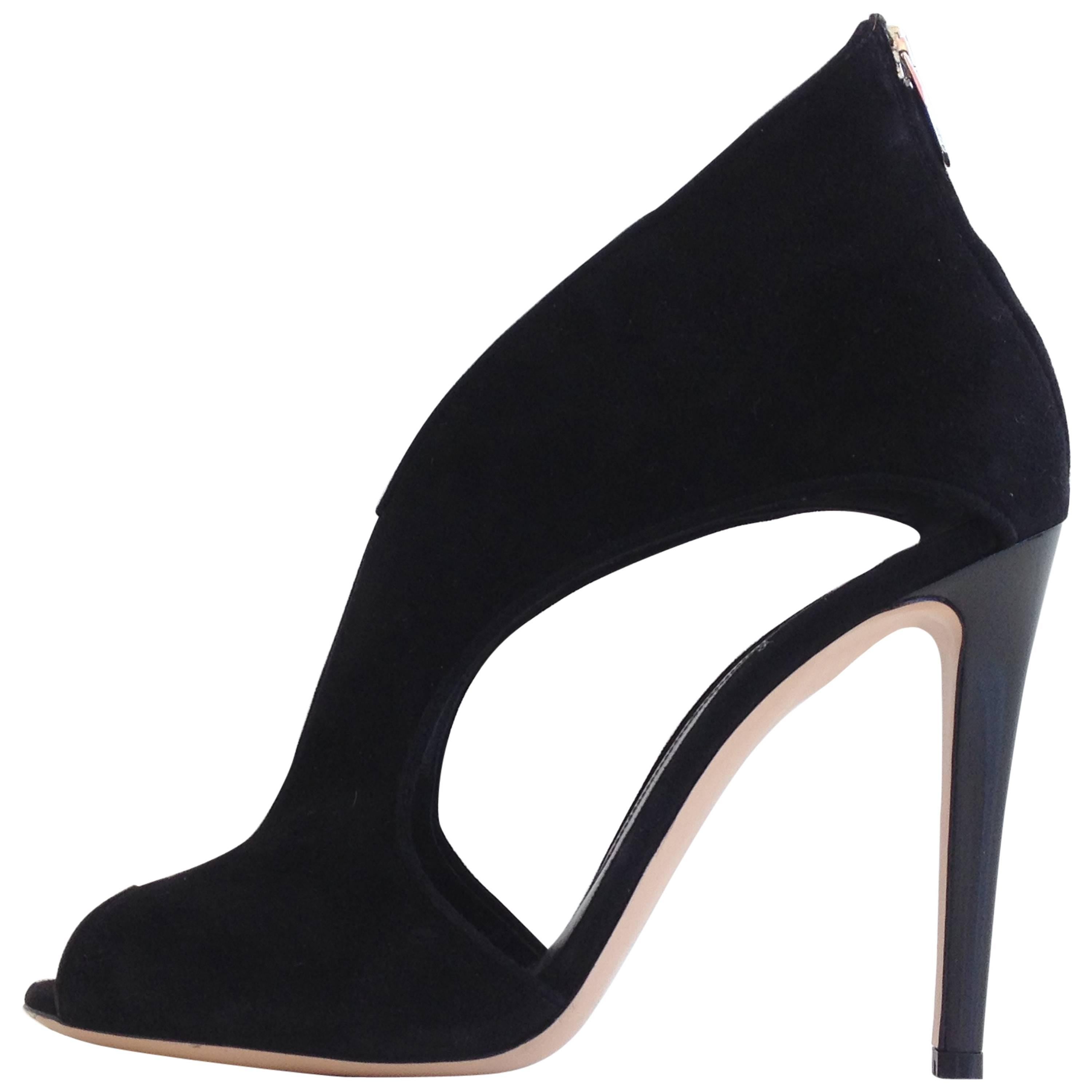 Gianvito Rossi Black Suede Cutout Heels Size 39 (8.5) For Sale