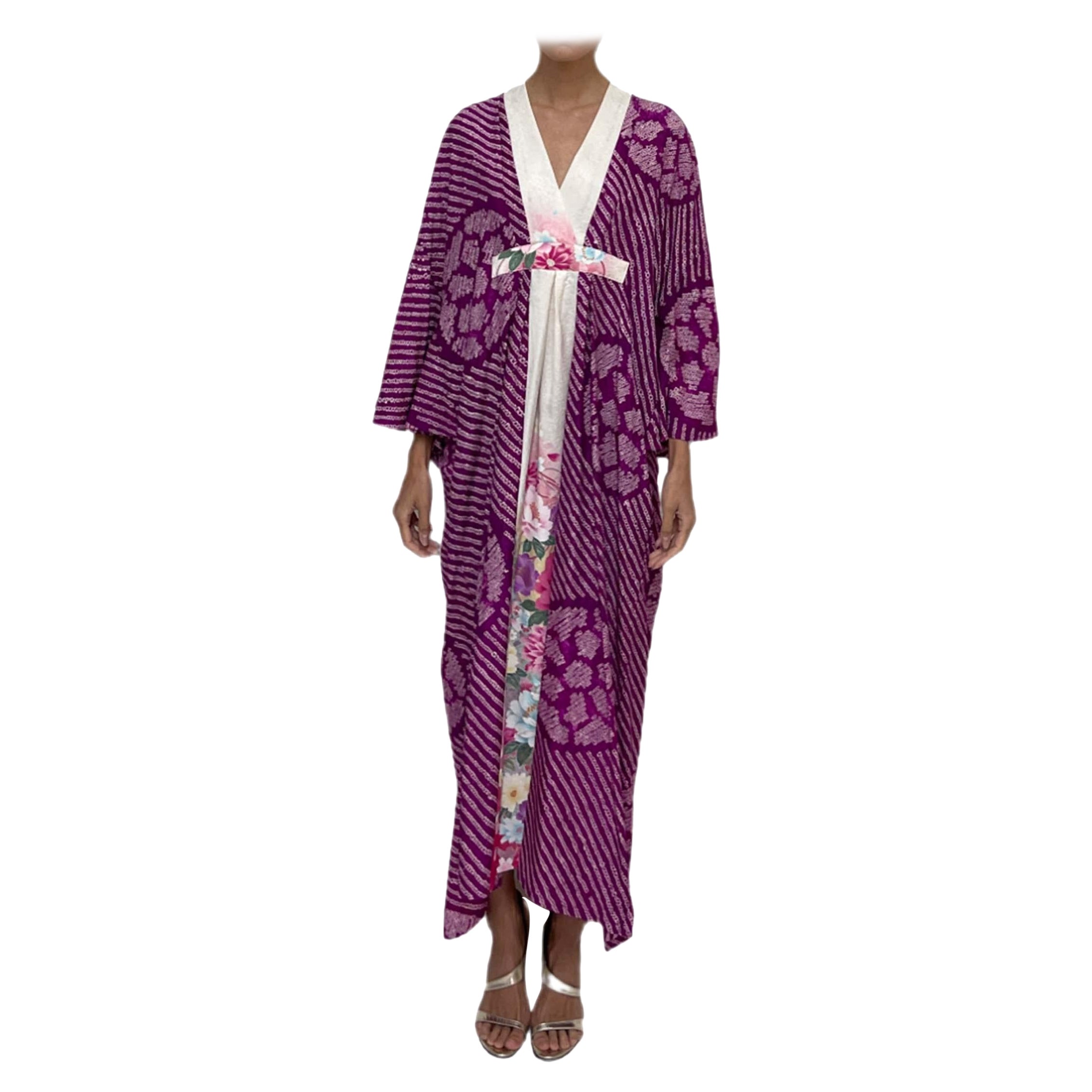 MORPHEW COLLECTION Lila & Cremefarbener japanischer Kimono aus Seide mit Blumenmuster Handgefärbt Shibori im Angebot