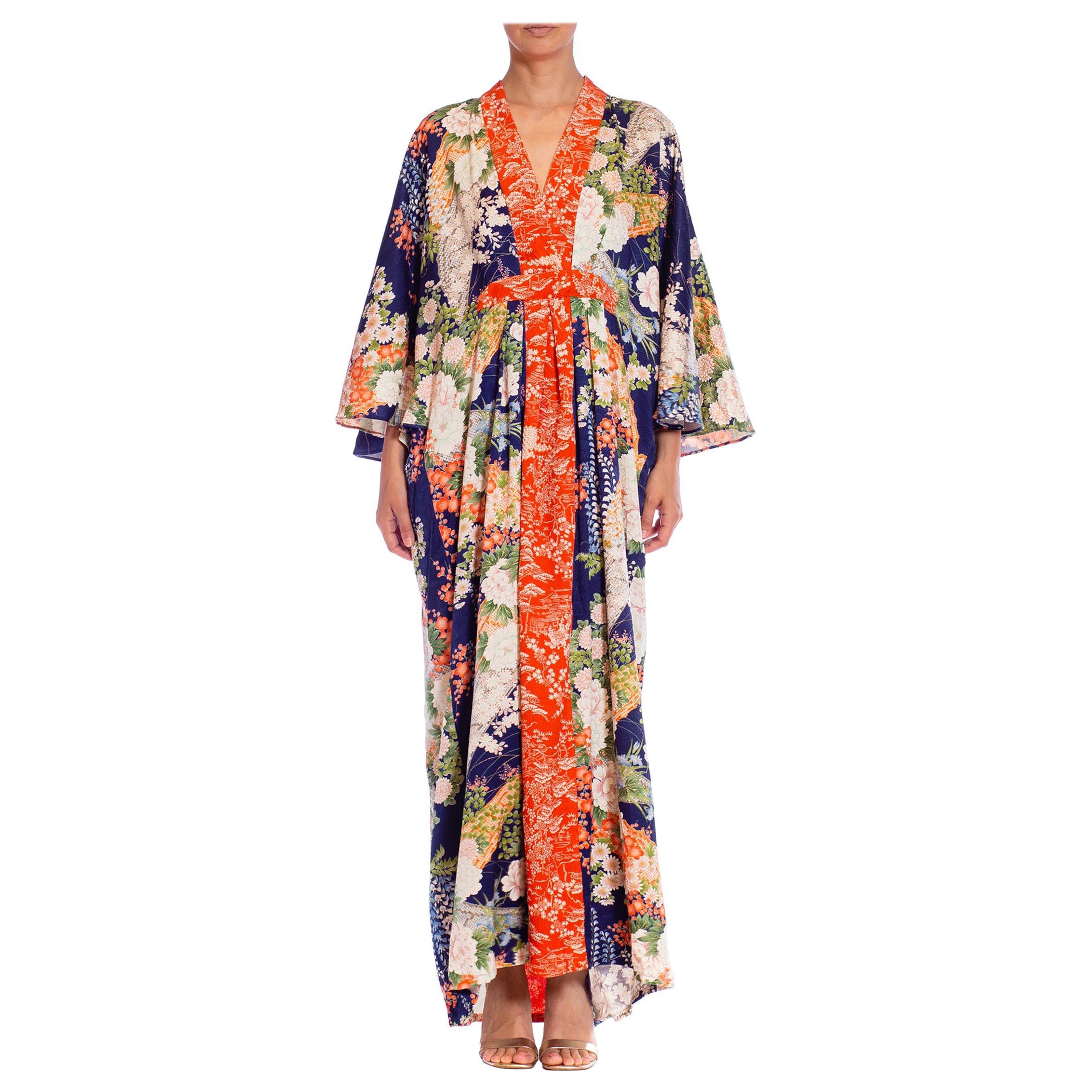 COLLECTION MORPHEW Caftan orange et bleu marine en soie de kimono japonais à motif floral  en vente