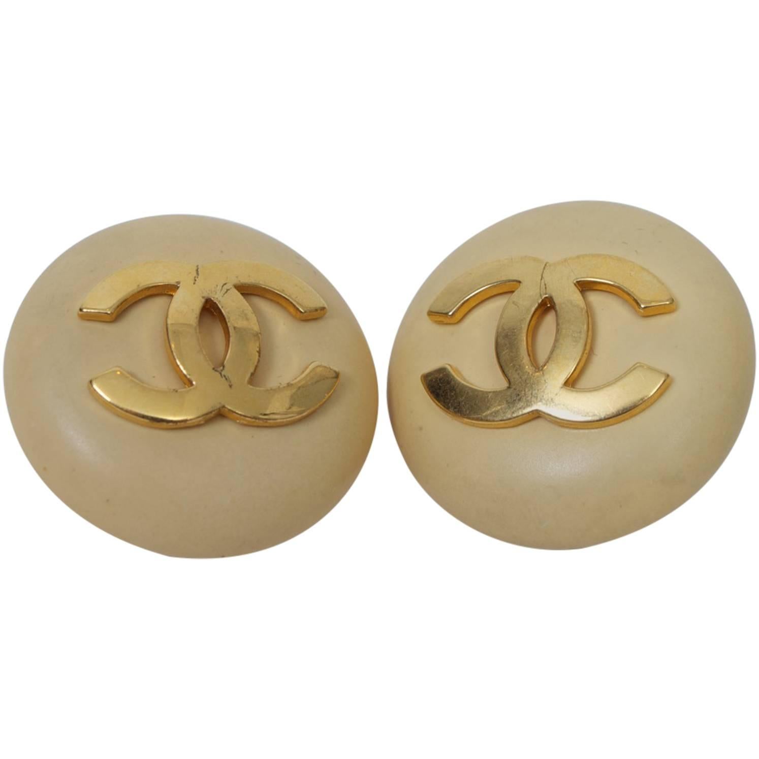 Chanel 1980s Beige Button Earrings