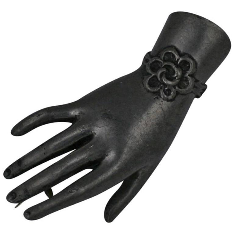 Elegant Victorian Hand Brooch For Sale at 1stDibs