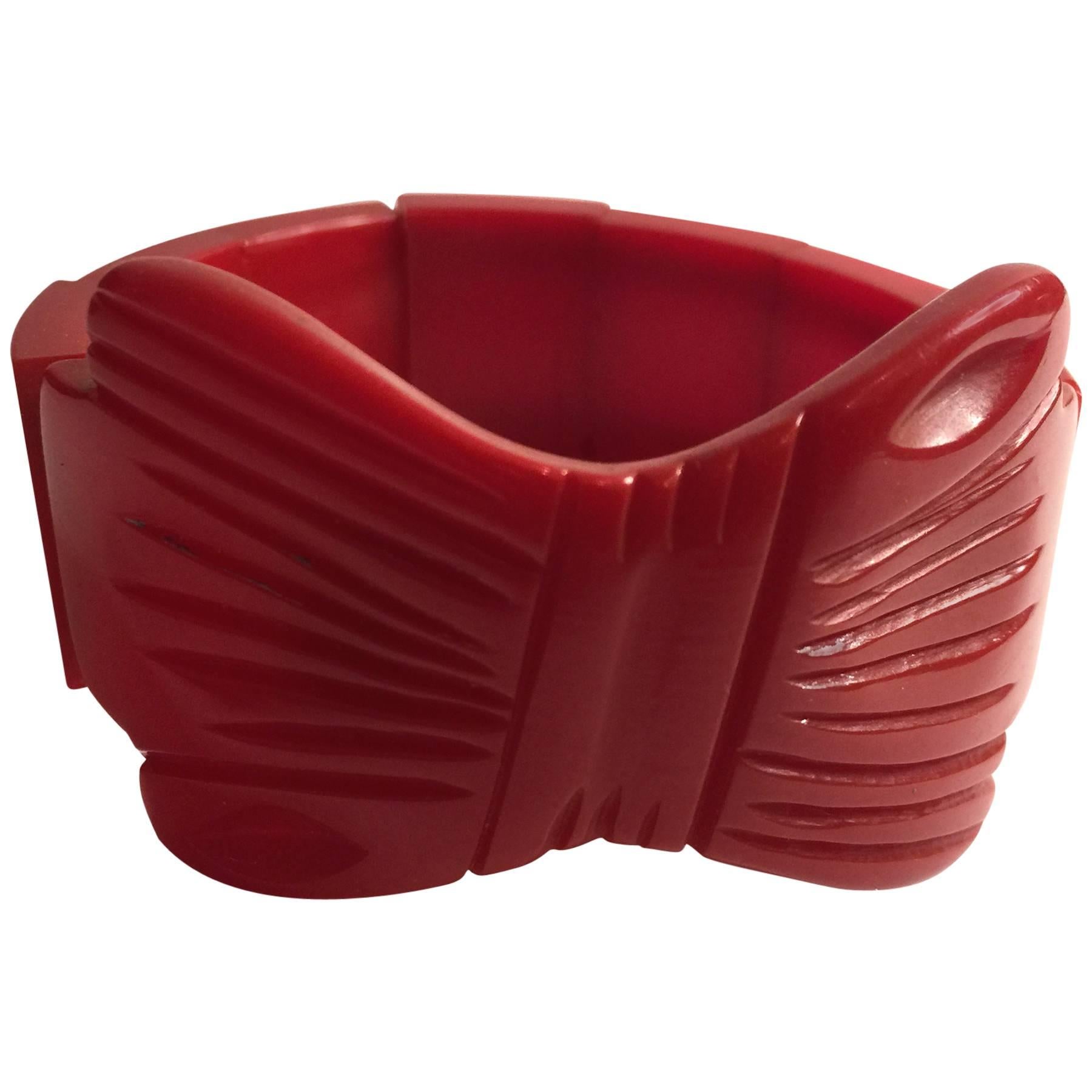 1930s Brilliant RED BAKELITE Bow Front Carved Stretch Bracelet FITS ALL! For Sale