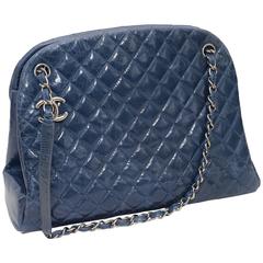 This is an authentic CHANEL Caviar Quilted Large Just Mademoiselle Bowling Bag i