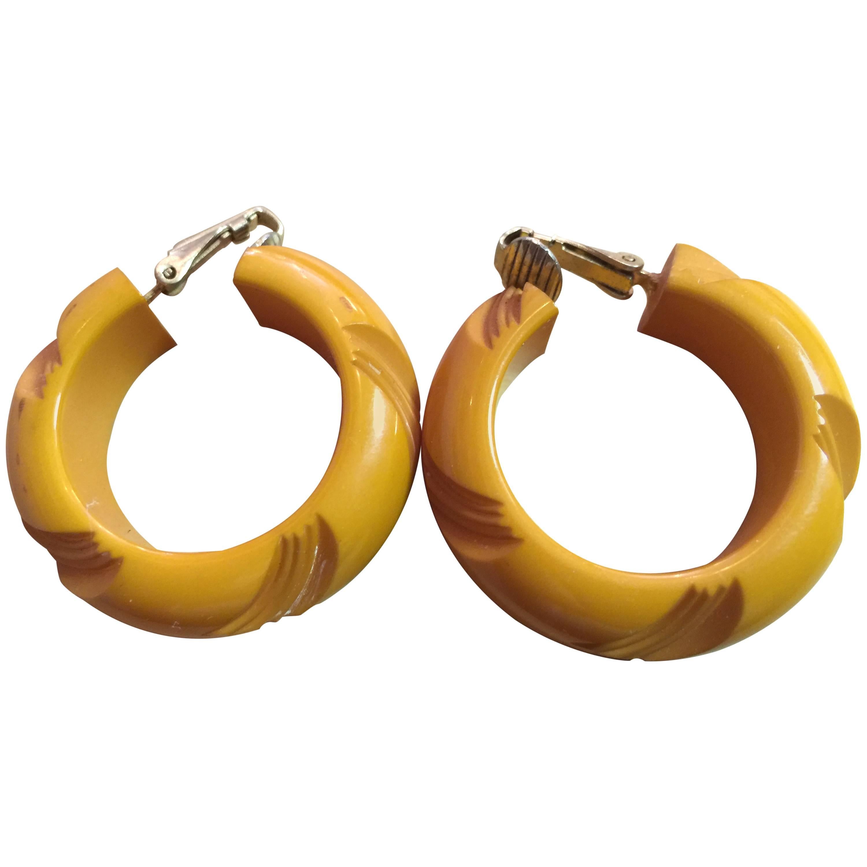 1930s Bakelite Butterscotch Carved Hoop Clip on Earrings For Sale