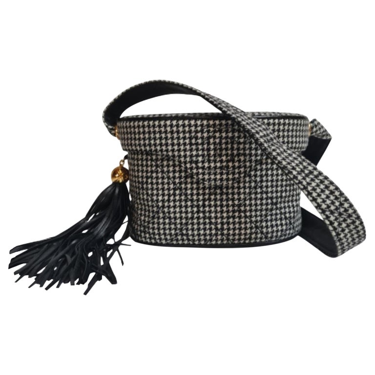Crossbody bag Chanel Black in Synthetic - 4005080