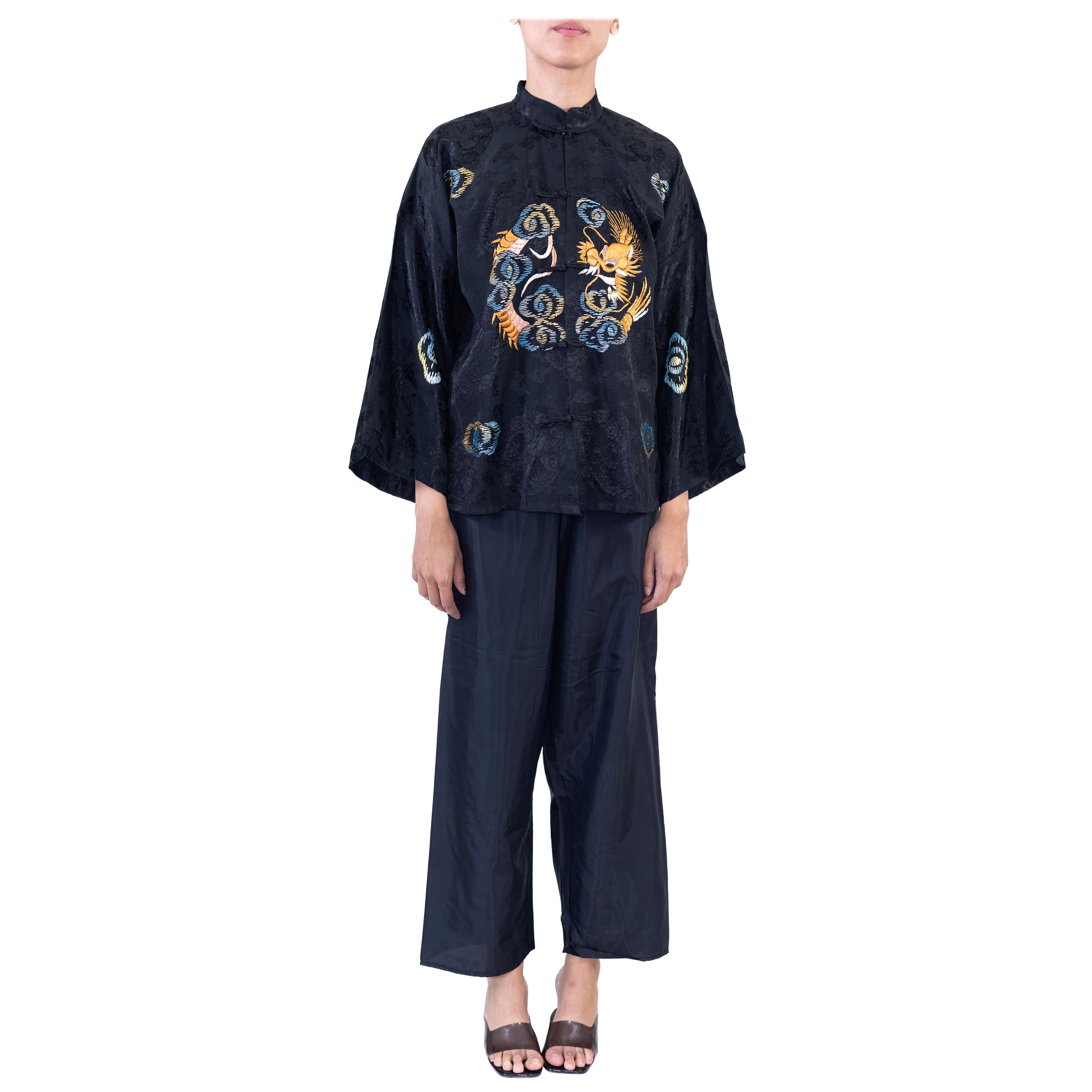 1920S Black Hand Embroidered Silk Chinese Lounge Pajamas For Sale