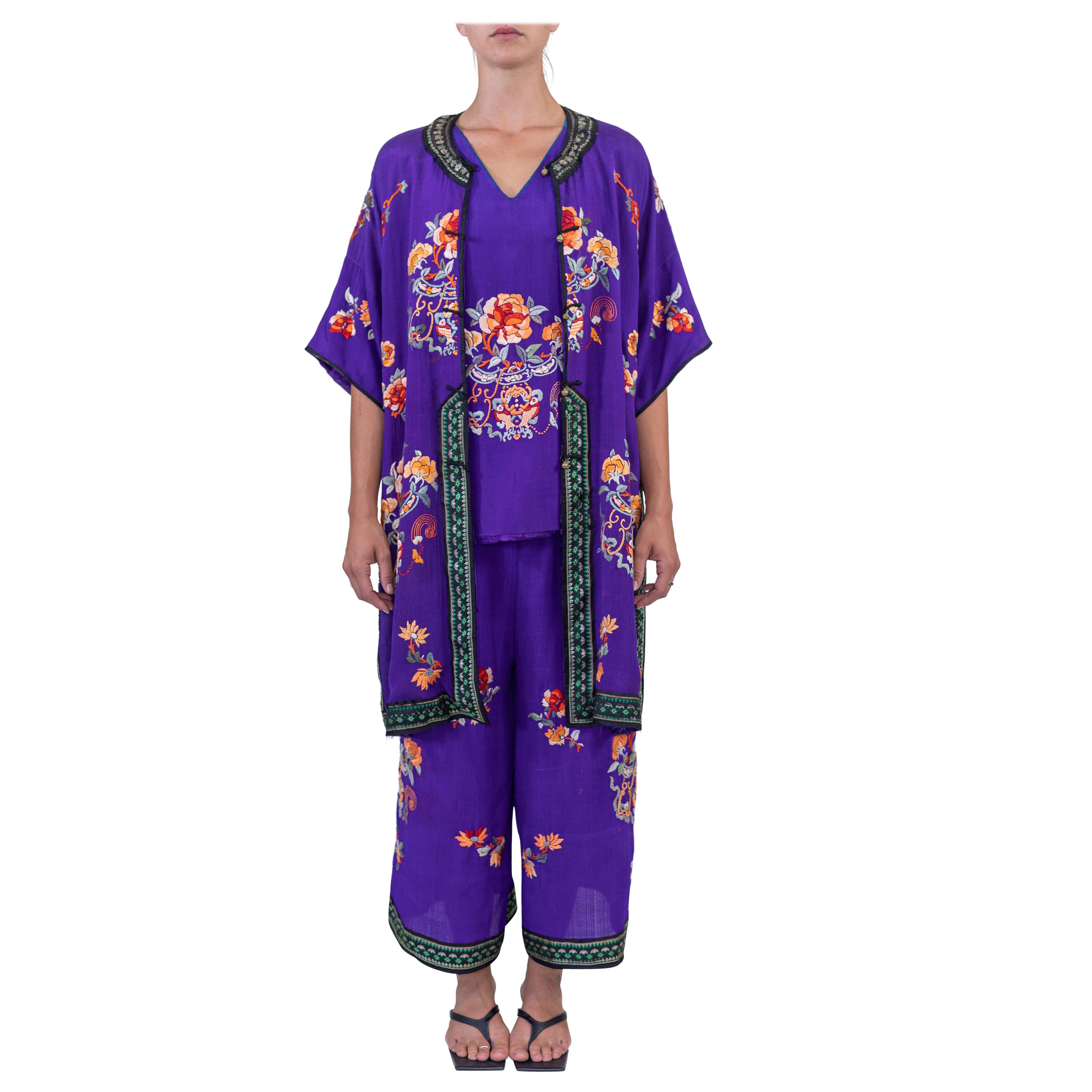 1920S Purple Hand Embroidered Silk 3-Piece Chinese Lounge Pajamas For Sale