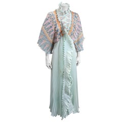 Zandra Rhodes extravaganter plissierter Robe 