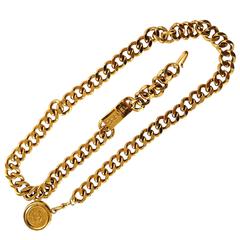 Vintage CHANEL golden thick chain belt with a golden CC charm and logo plate. 