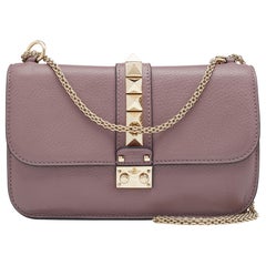 Valentino - Sac à rabat moyen Rockstud Glam Lock en cuir rose ancien