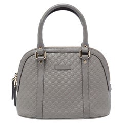 Gucci - Mini sac à main en cuir gris « Microguccissima » avec dôme