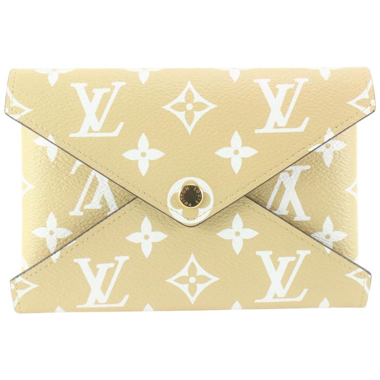 Louis Vuitton Beige Monogram Giant Pochette Kirigami MM Envelop Pouch  86lz89s at 1stDibs