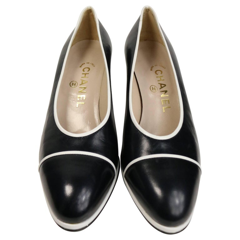 Chanel Classic Black Calfskin/White Piped Trim Pumps For Sale at