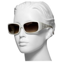 Weiße Fendi-Sonnenbrille mit Etui