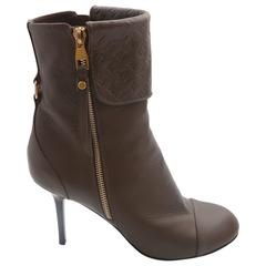 Louis Vuitton Logo Pressed Brown Leather Booties with Double Side Zipper 