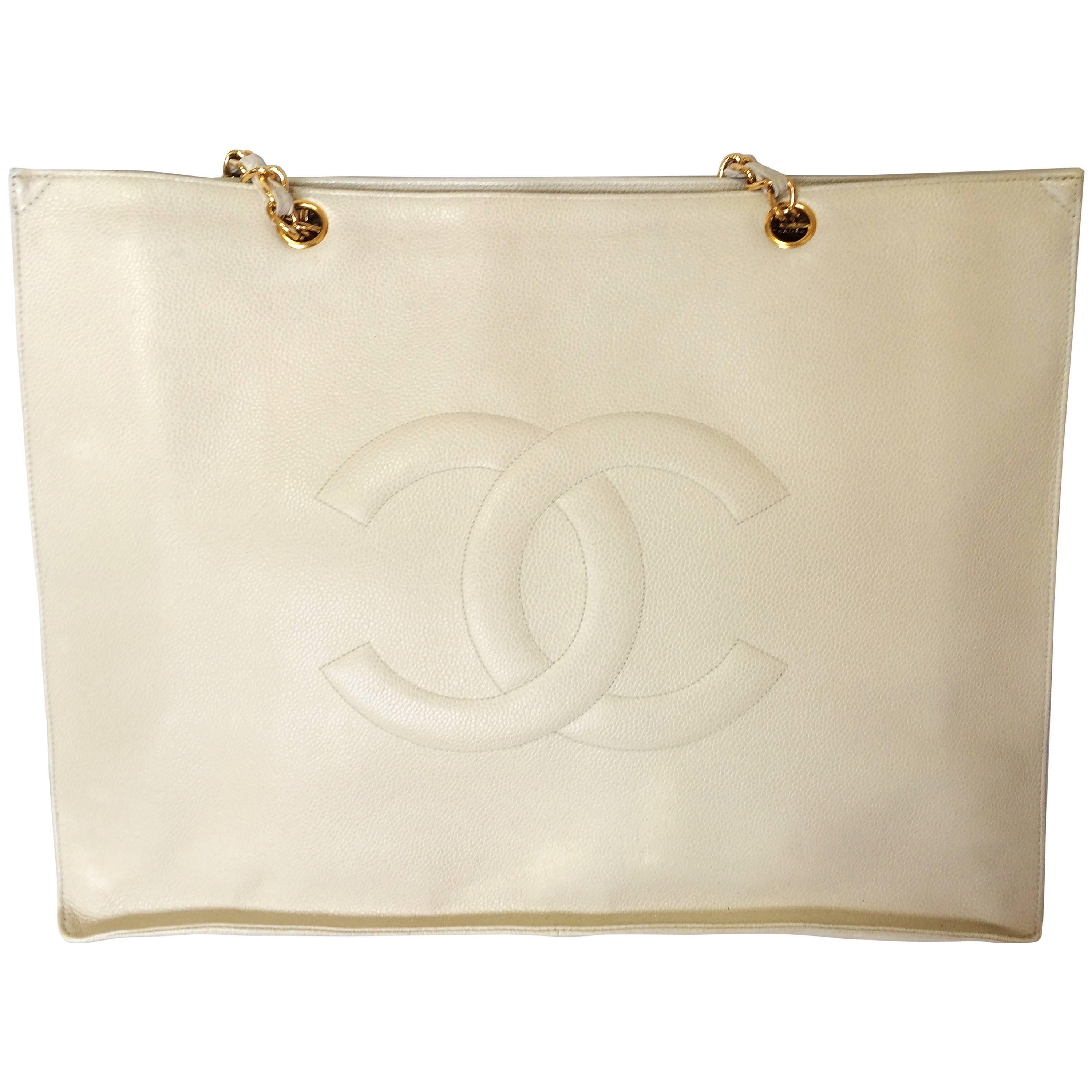 Vintage CHANEL ivory white caviar large tote bag, shopper bag with chains. For Sale